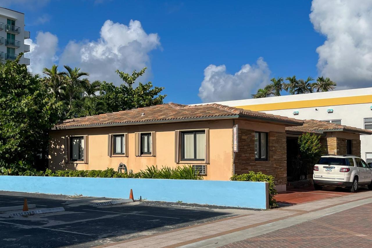 Bella Vista Garden Studio Hotel Hollywood Exterior photo